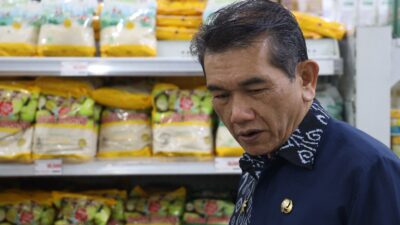 Ratusan Paket Sembako Habis Diserbu Pembeli di Pasar Murah Pontianak