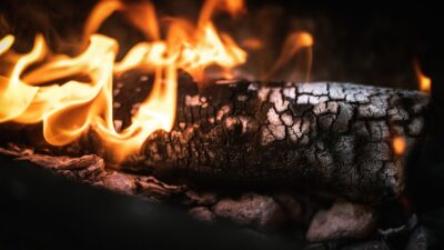 Sempat Terjebak, Maling Jarah Minimarket di Depok hingga Terbakar