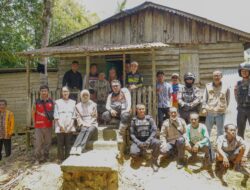 Datangi Dusun Penyeladi, PJ Bupati Sanggau Pantau RTLH Sekaligus Serahkan Bantuan