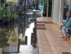 Akibat Drainase Induk Longsor, Warga RT 6 Ilir Kota Keluhkan Halaman Rumahnya Terendam