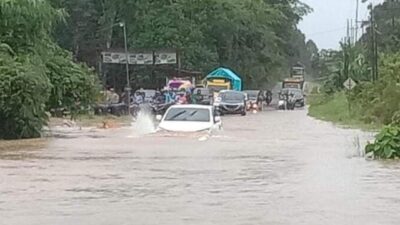 Ruas Jalan Sanggau-Sekadau Terendam Banjir, BPBD Ungkap Penyebabnya
