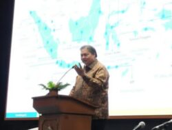 Menteri Koordinator Bidang Perekonomian Airlangga Hartarto Ungkap Fakta Seputar THR dan Gaji ke-13 PNS di Tengah Efisiensi APBN 2025